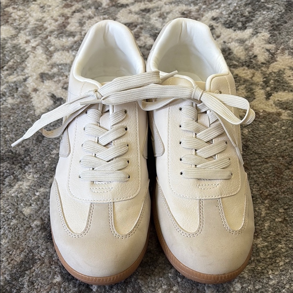 Dolce Vita cream casual sneakers 9.5